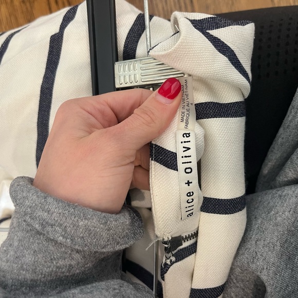 Alice and Olivia : white and blue skort! Size 4 great conditions - Picture 5 of 5